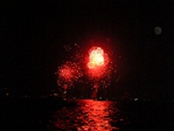 船上から見える東京湾大華火祭