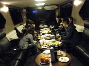 船内で忘年会