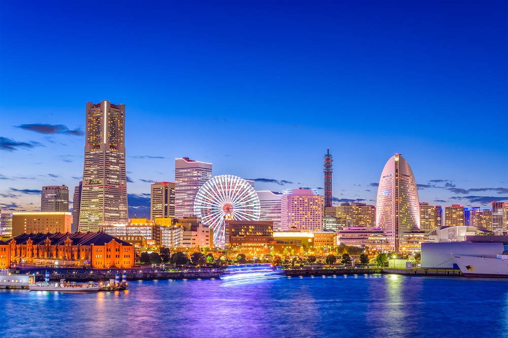 横浜港未来の海から見た夜景