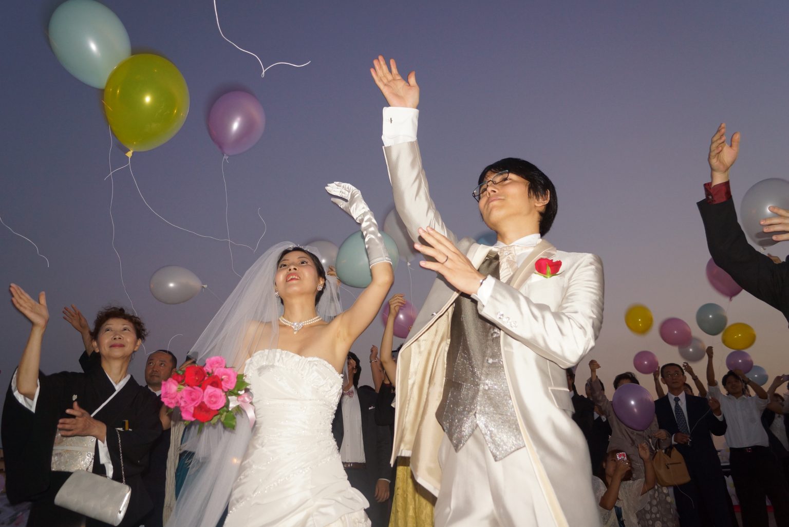 バルーンリリース　結婚式クルージング