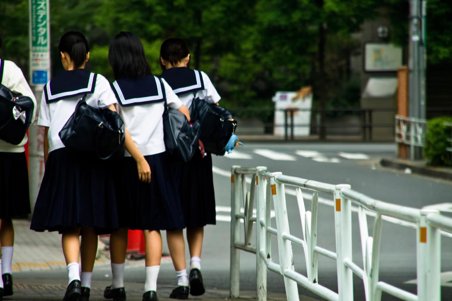 制服を着た学生