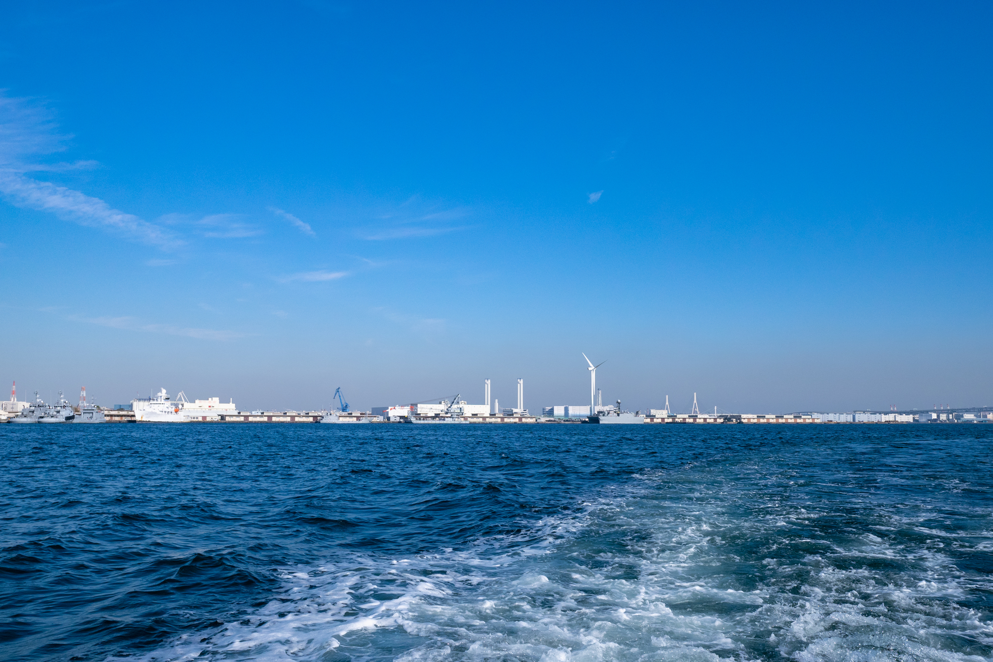 横浜の海をクルージング