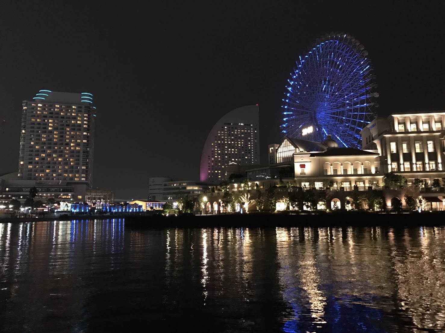 夜の横浜港付近