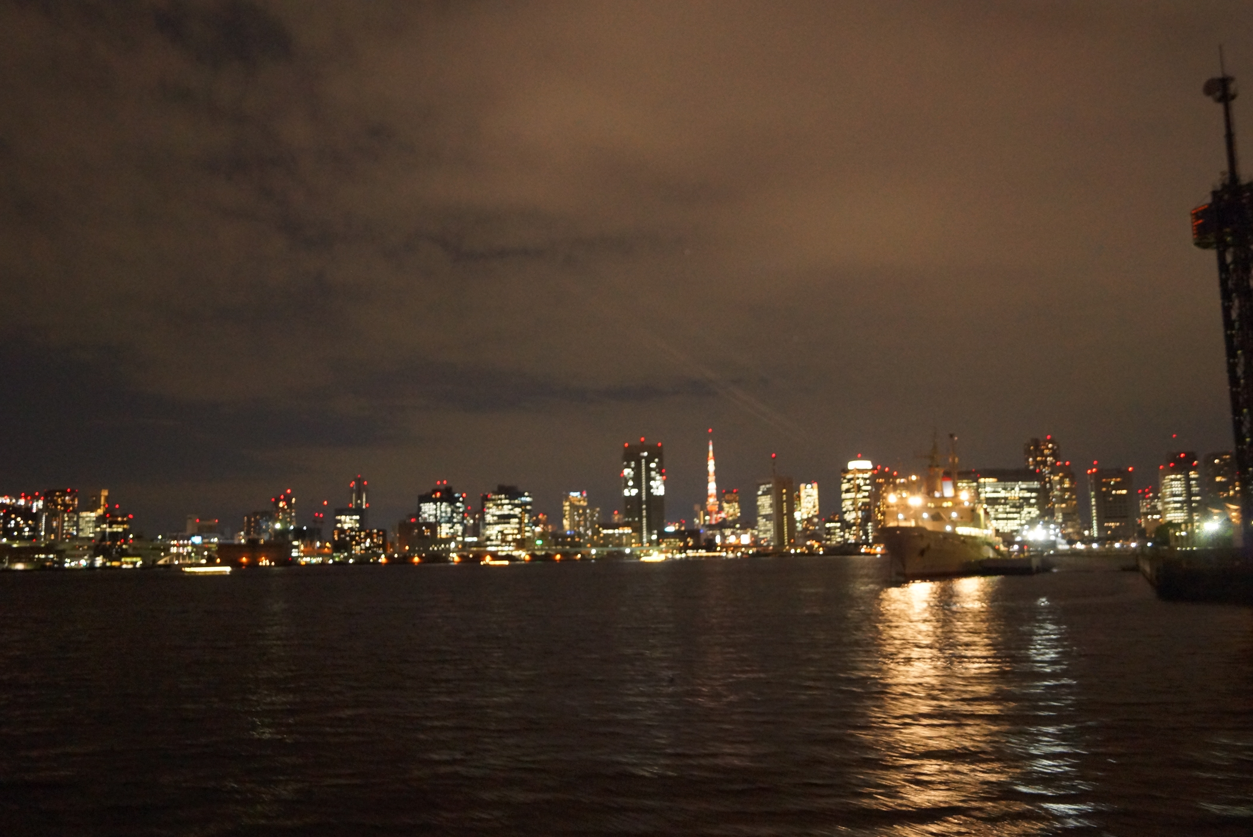 東京タワーが遠くに見える夜景