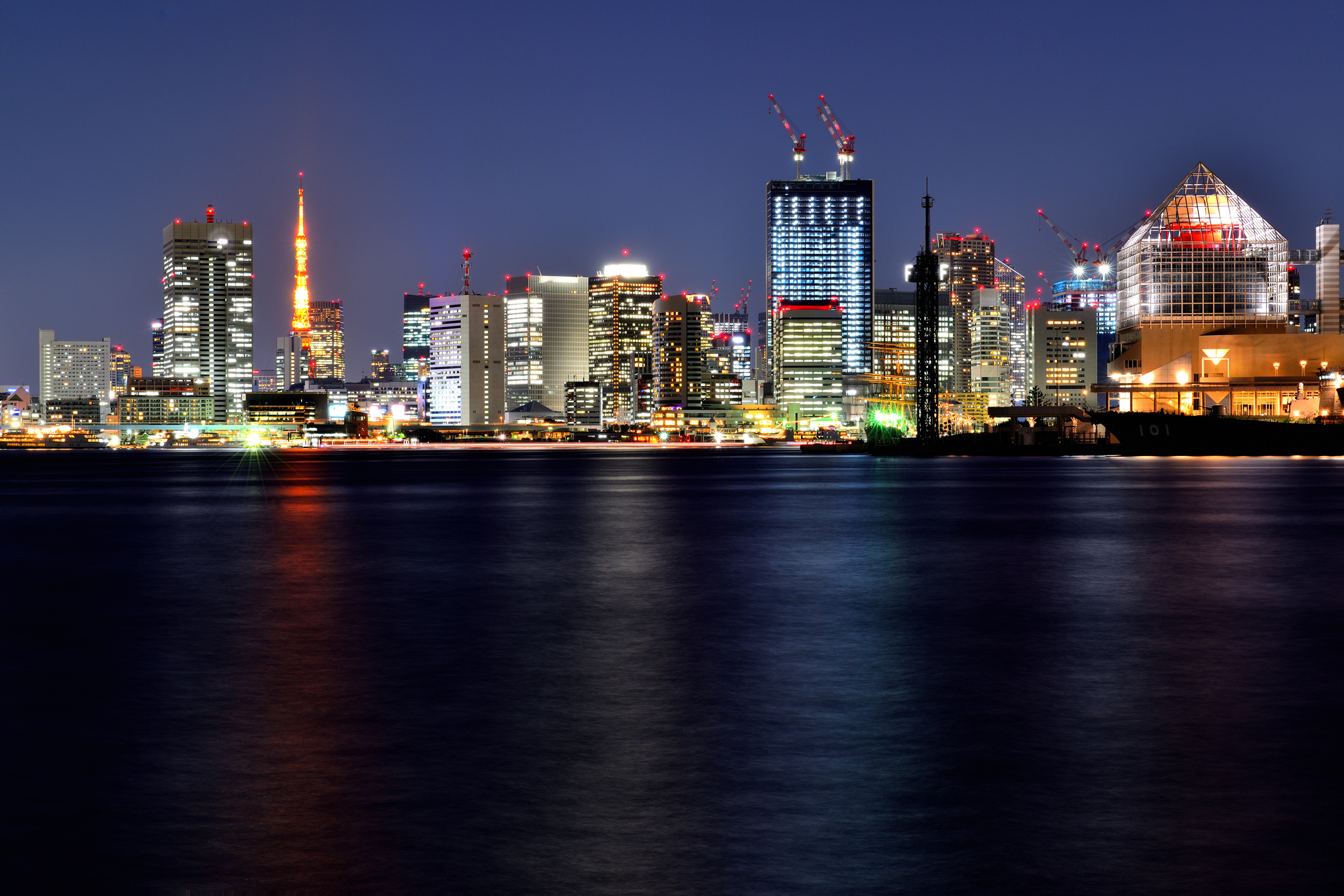 東京タワーやビル群の美しい夜景