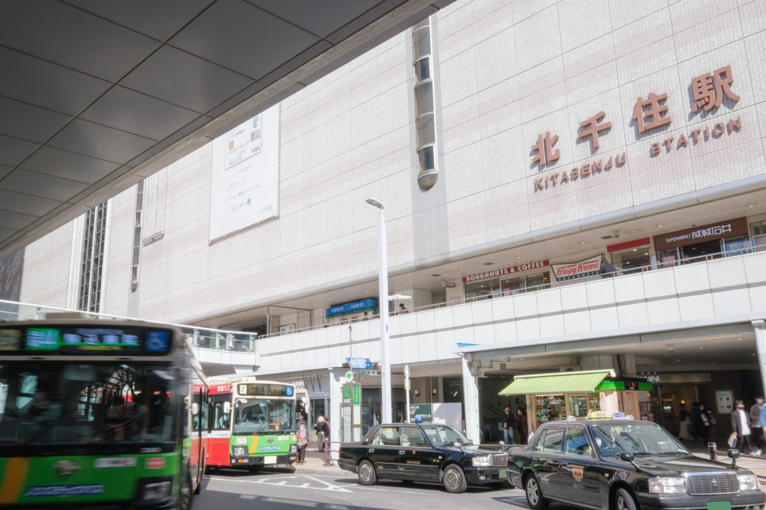 都市風景　北千住駅西口前のロータリー　東京都足立区