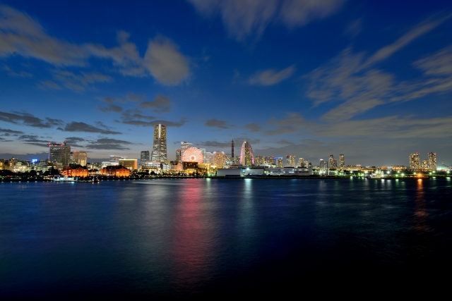 夕焼け空とみなとみらいの風景