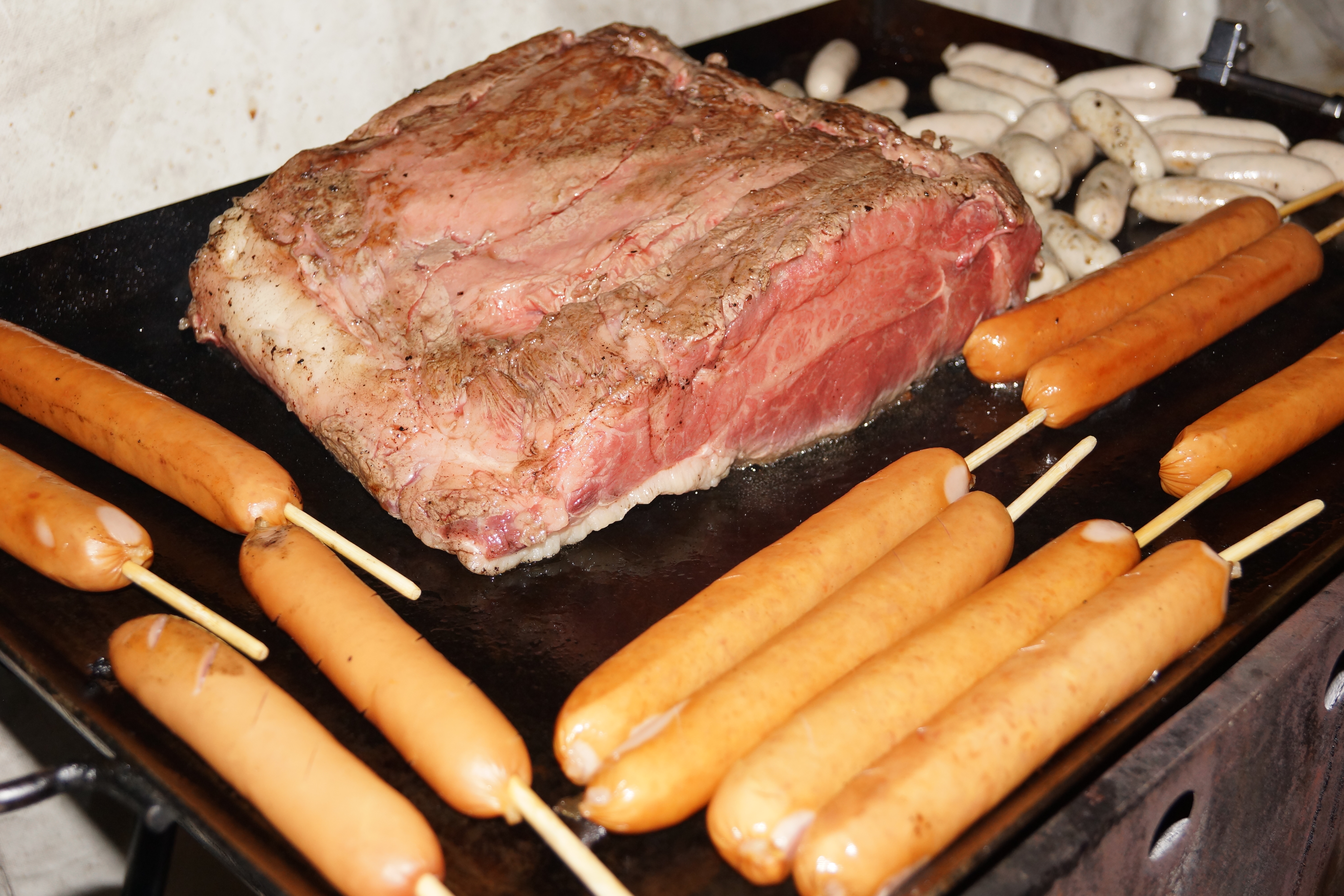 バーベキューでの豪快な食材