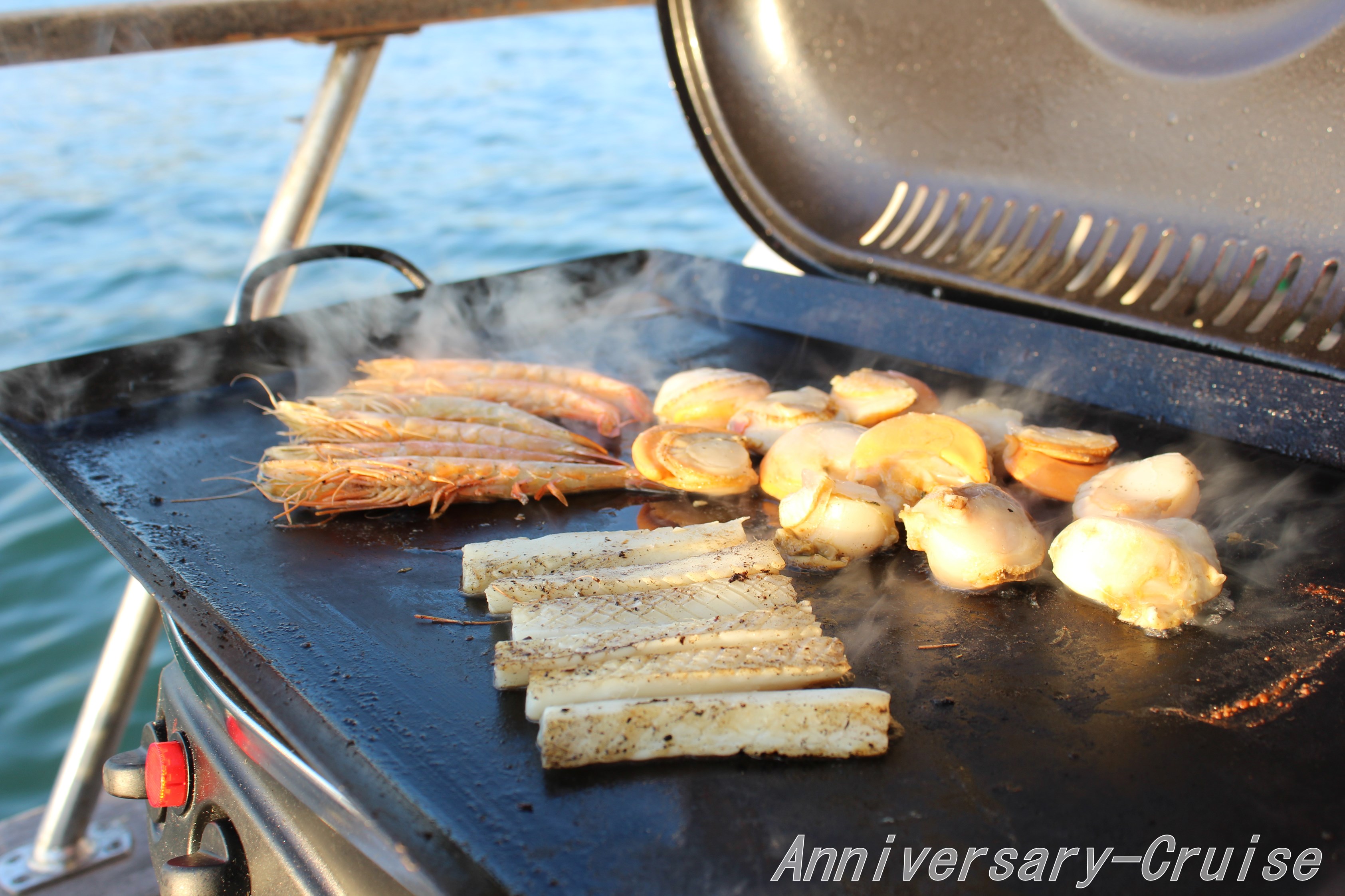 船上BBQで焼かれている食材