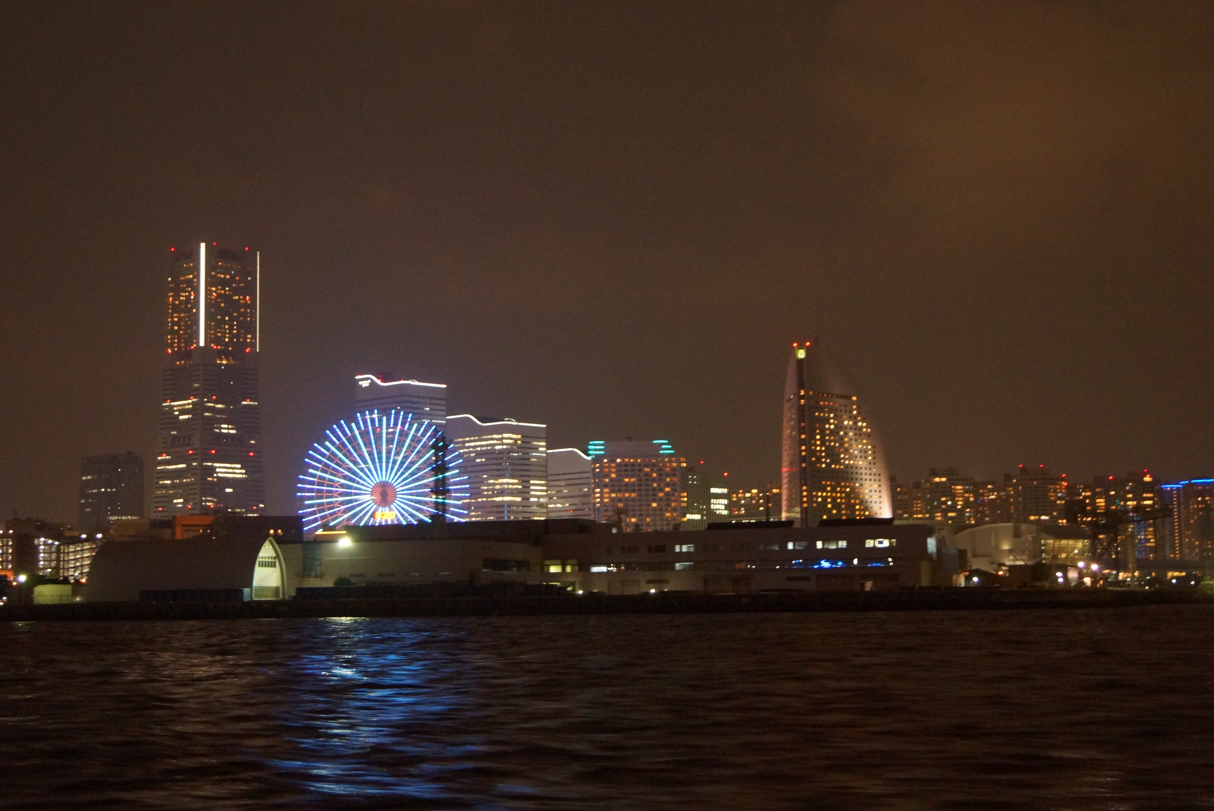 クルーザーから見える夜景