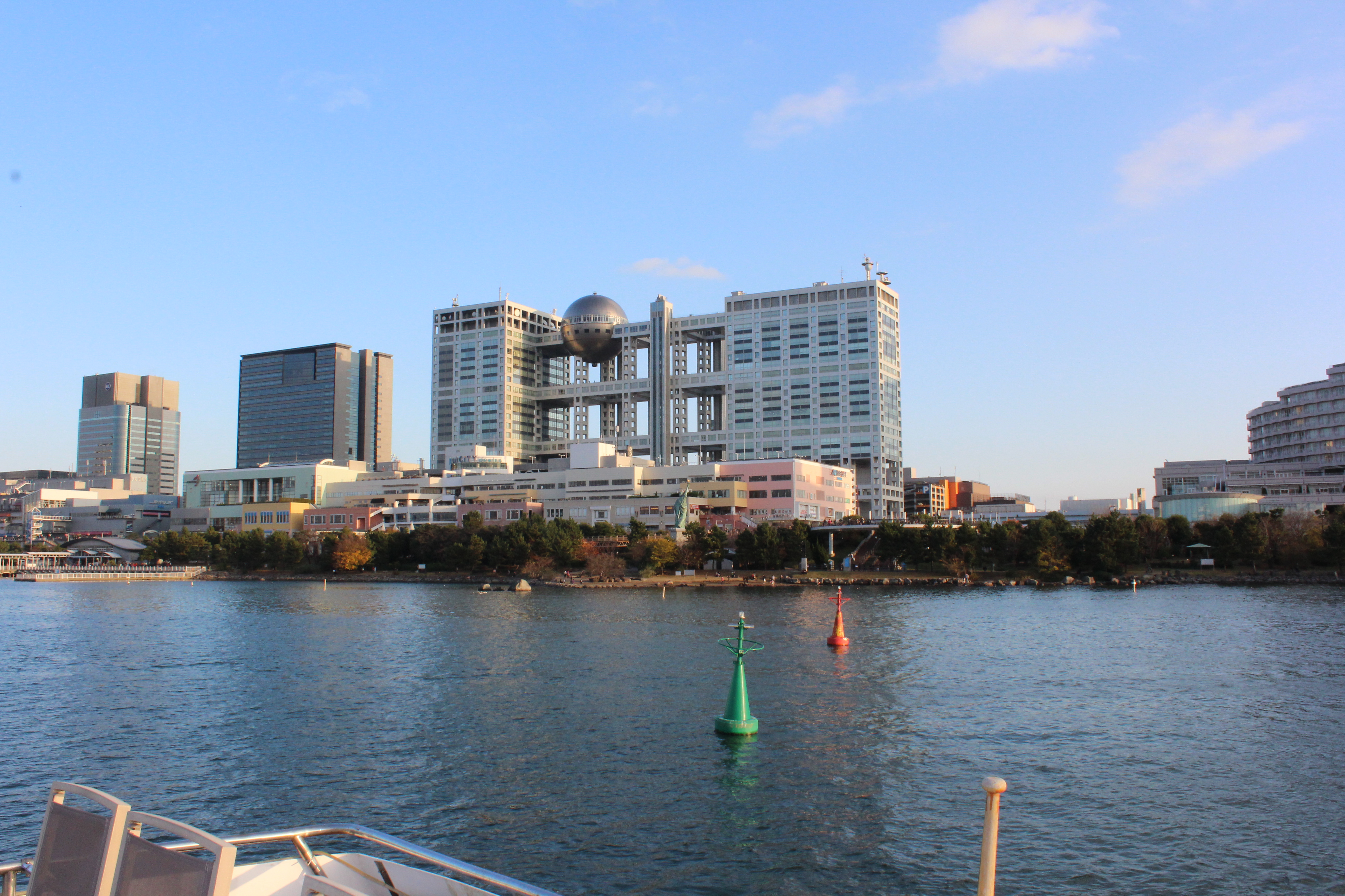 海から眺めるお台場