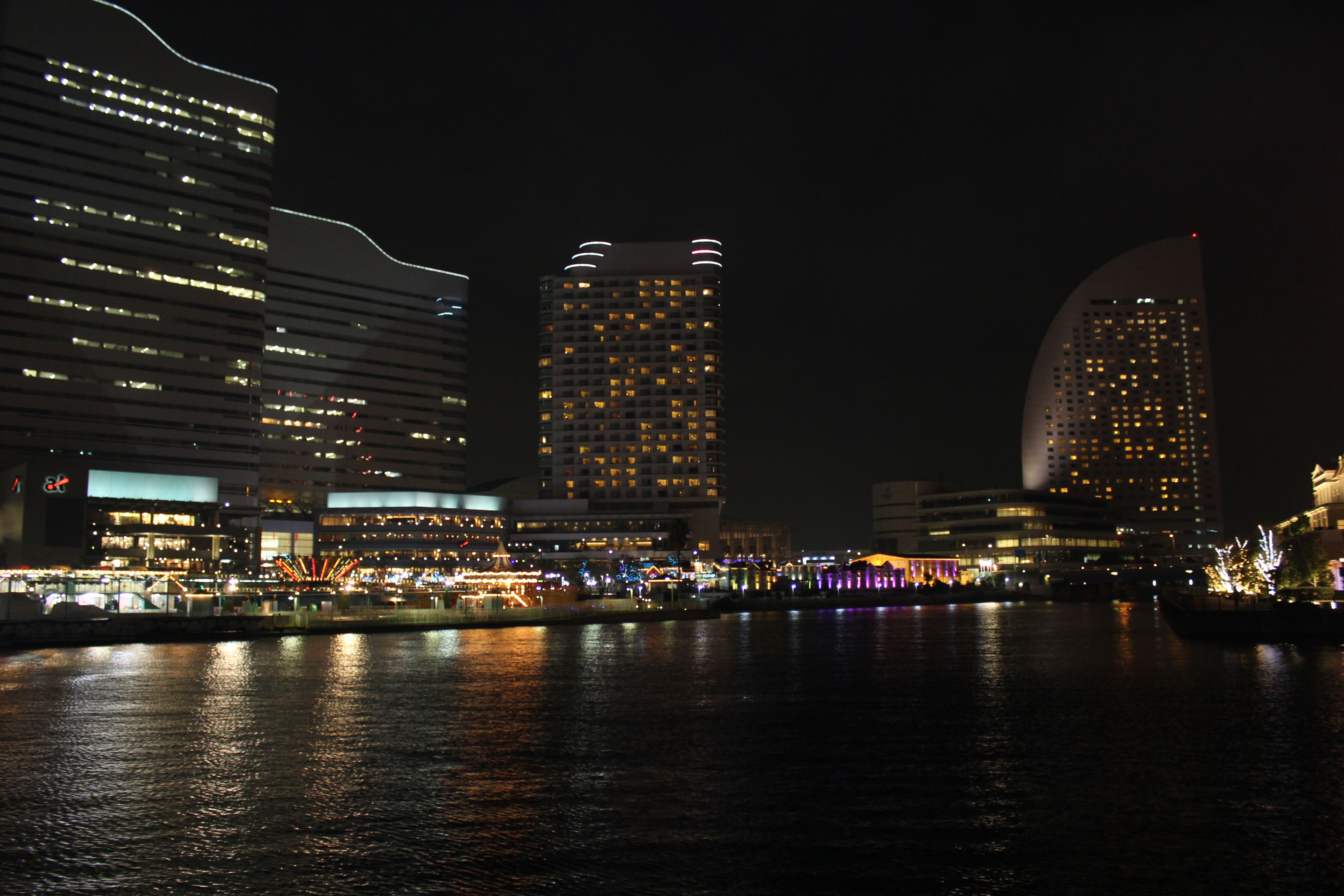 横浜みなとみらいの夜景