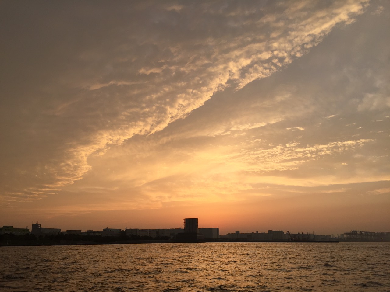 夕焼け空と海