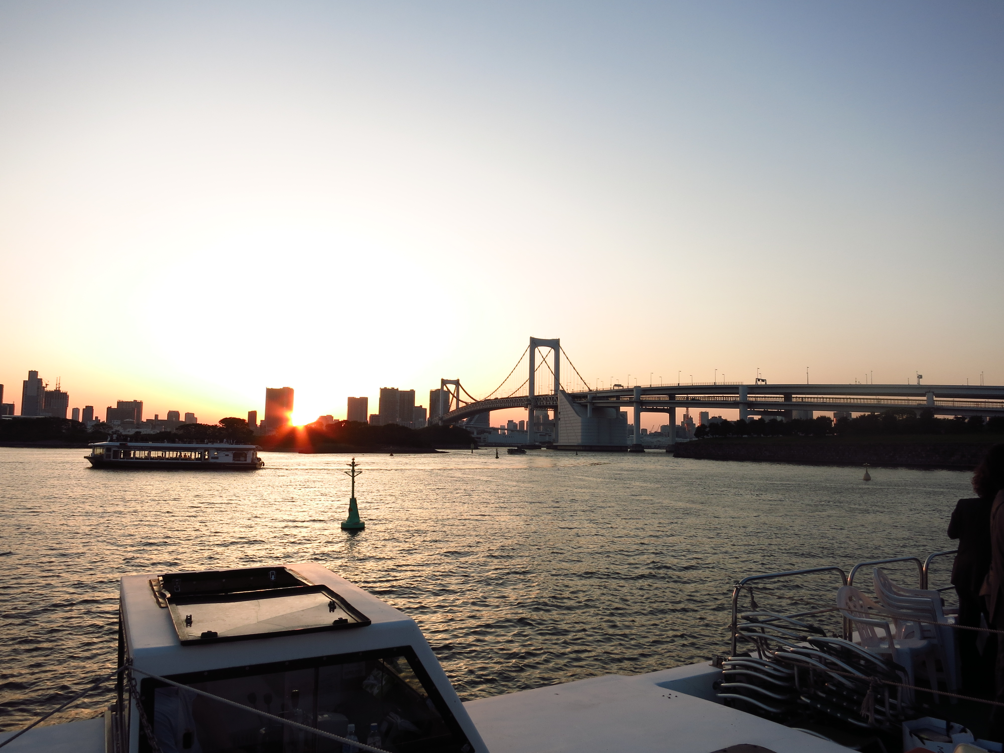 クルーザーから見た夕焼け空