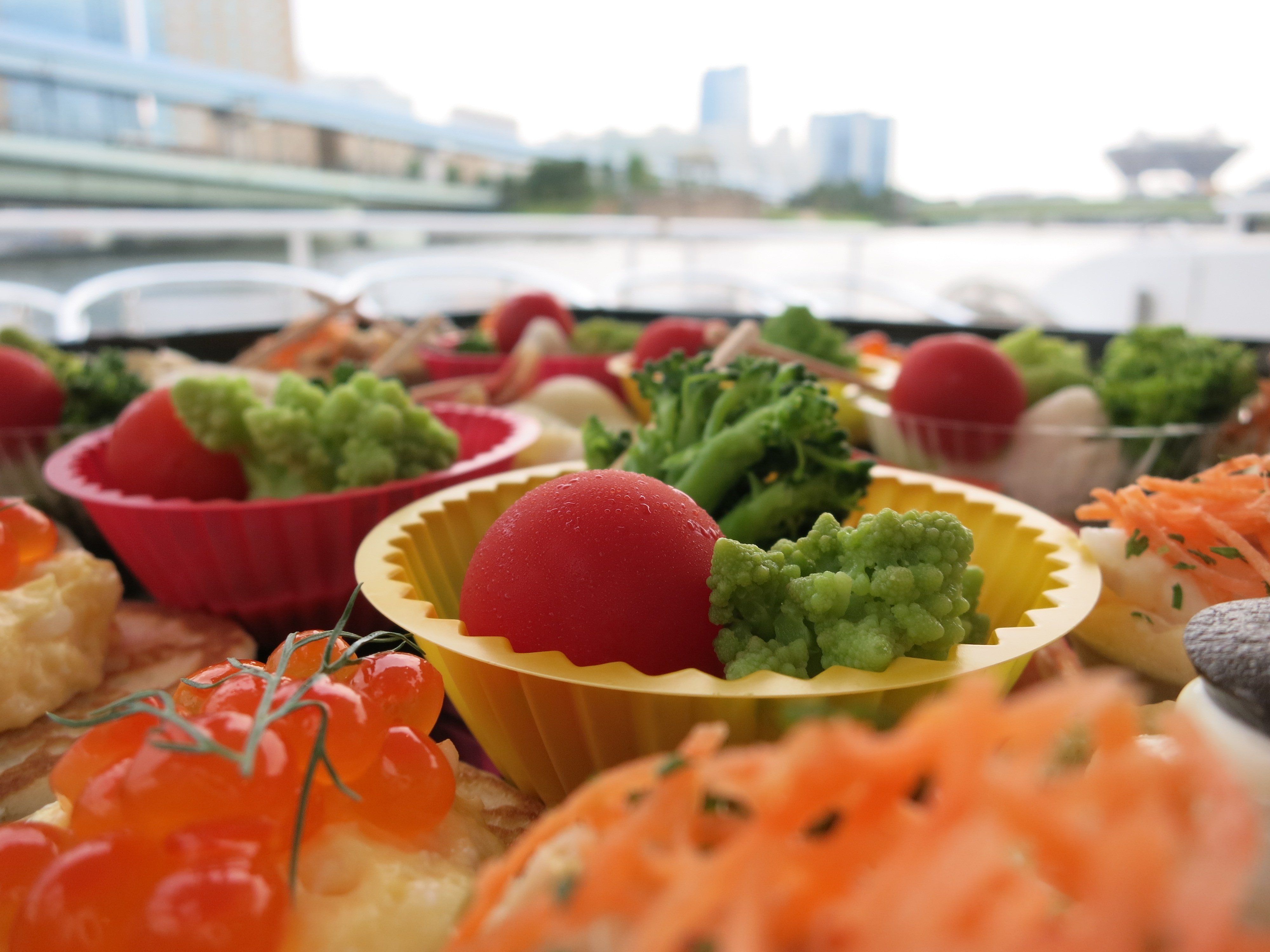 新年会クルージングのビュッフェ料理