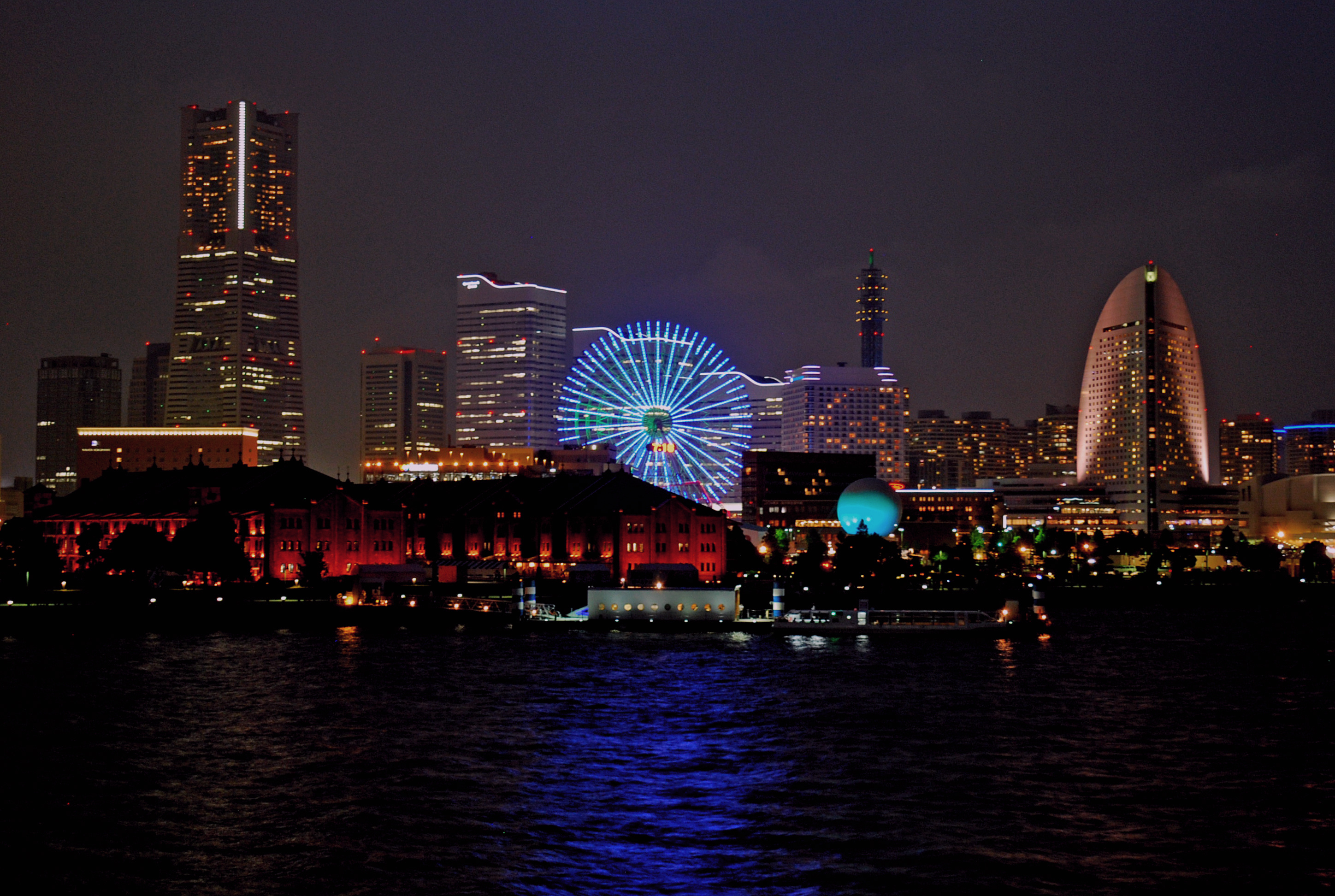 横浜みなとみらい地区の夜景