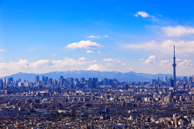 東京の街越しに見える富士山