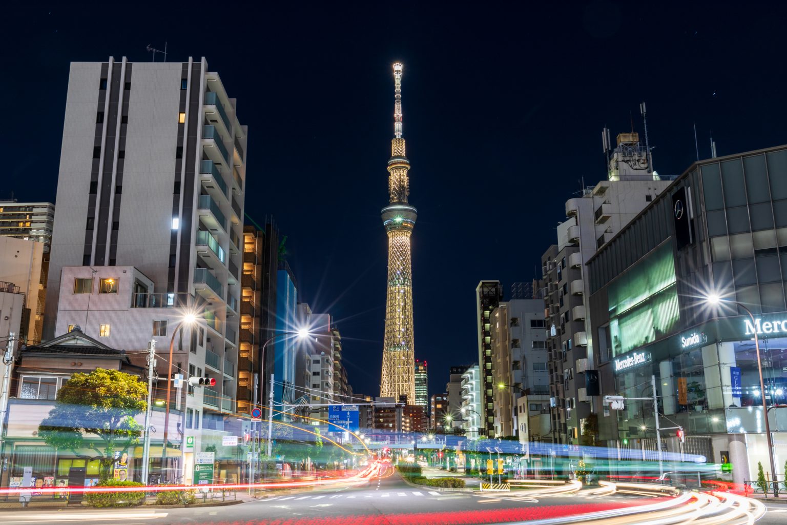 スカイツリーと道路