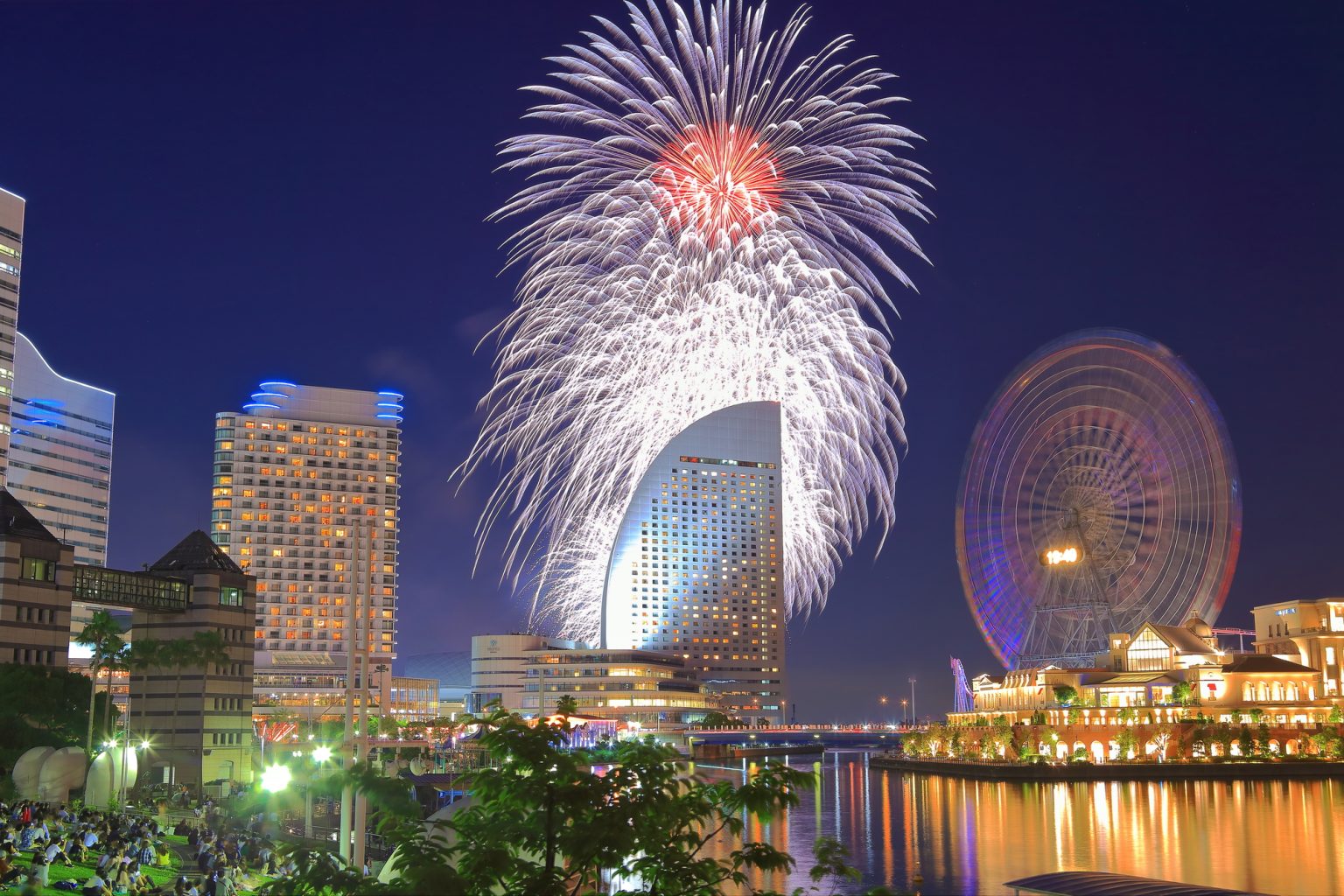 横浜開港祭の花火