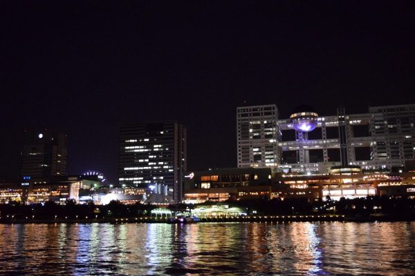 船上から眺める東京都の夜景
