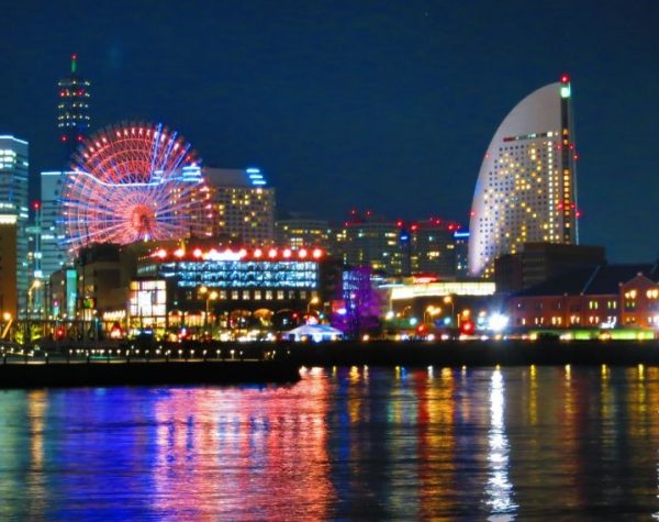 ディナーを食べながら横浜の夜景をゆっくり楽しむ クルージングナビ クルージングなら東京湾アニバーサリークルーズ