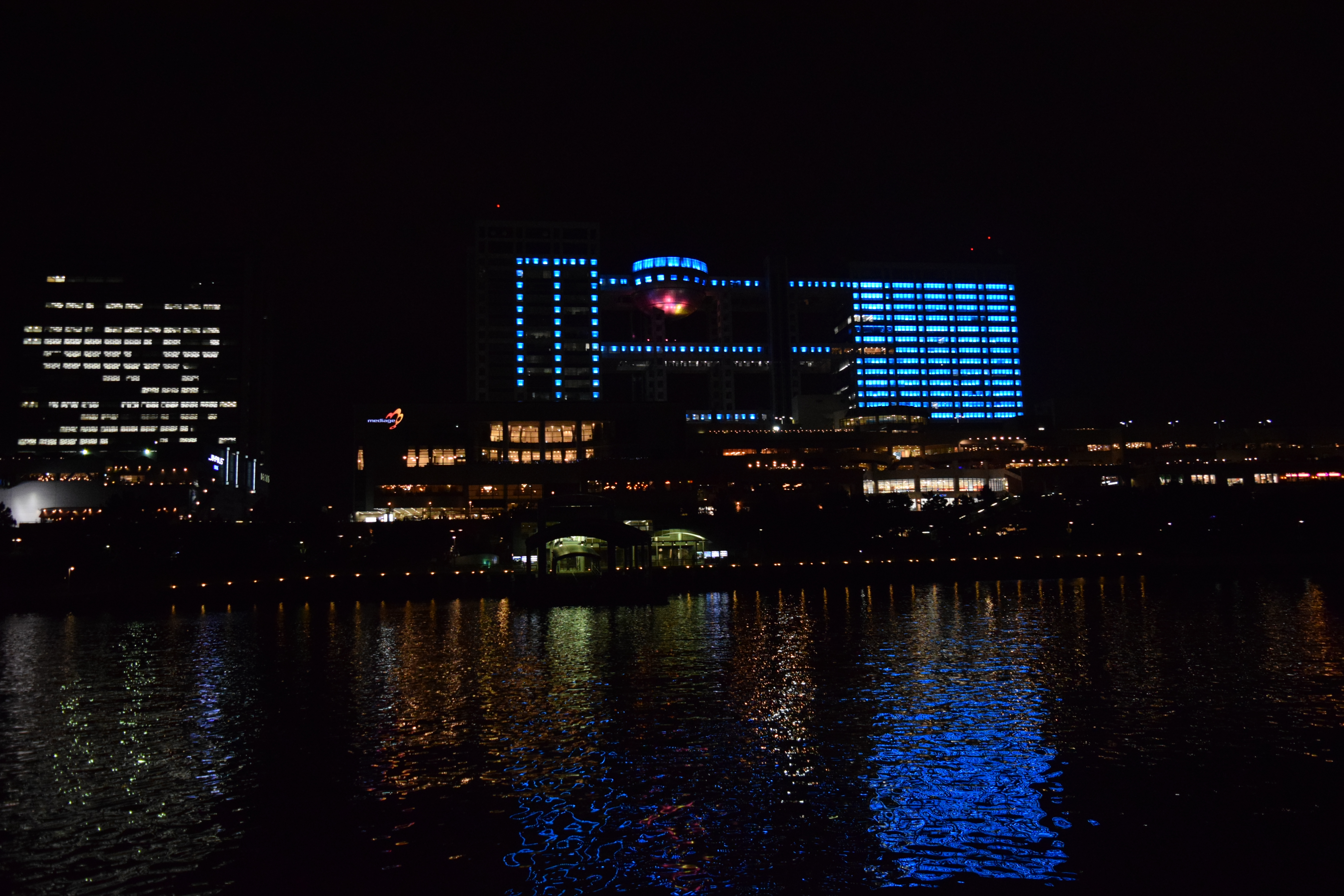 東京湾から眺める街の夜景