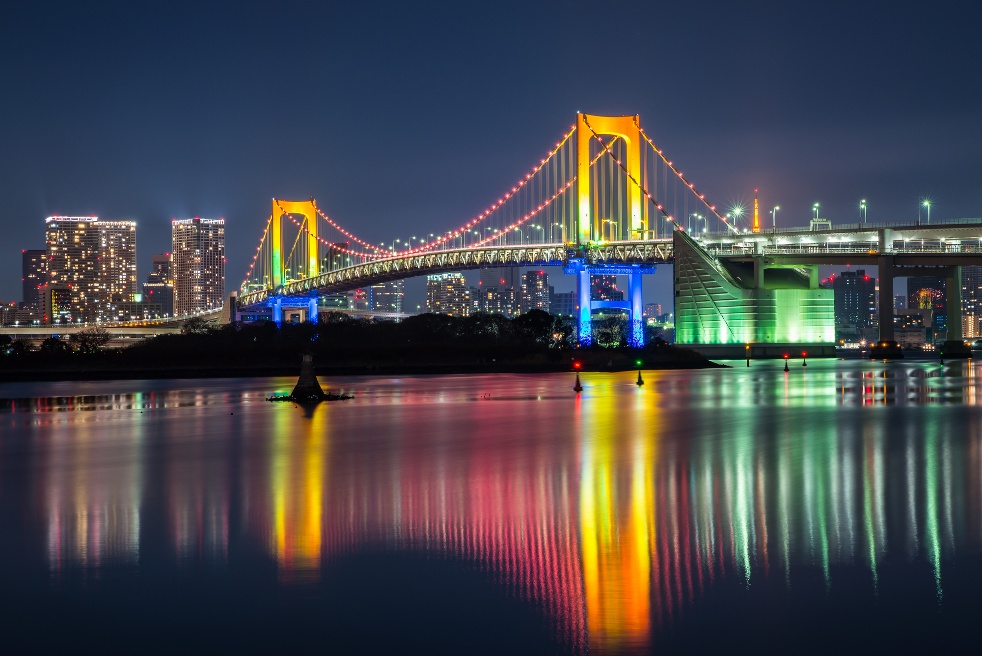 料理と一緒に楽しむ東京湾の夜景 クルージングナビ クルージングなら東京湾アニバーサリークルーズ