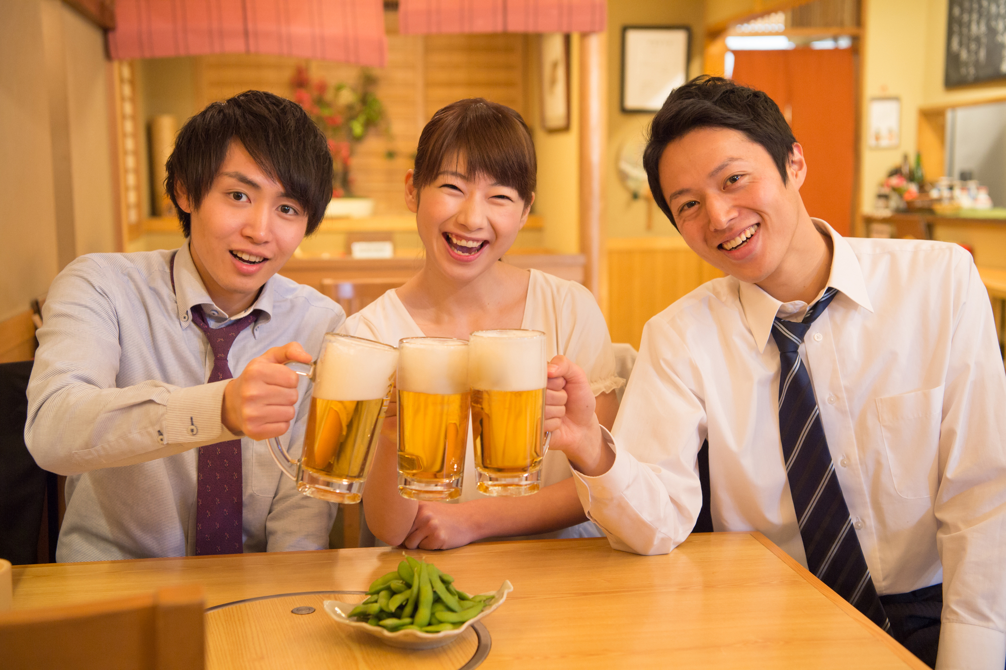 男女3人組乾杯