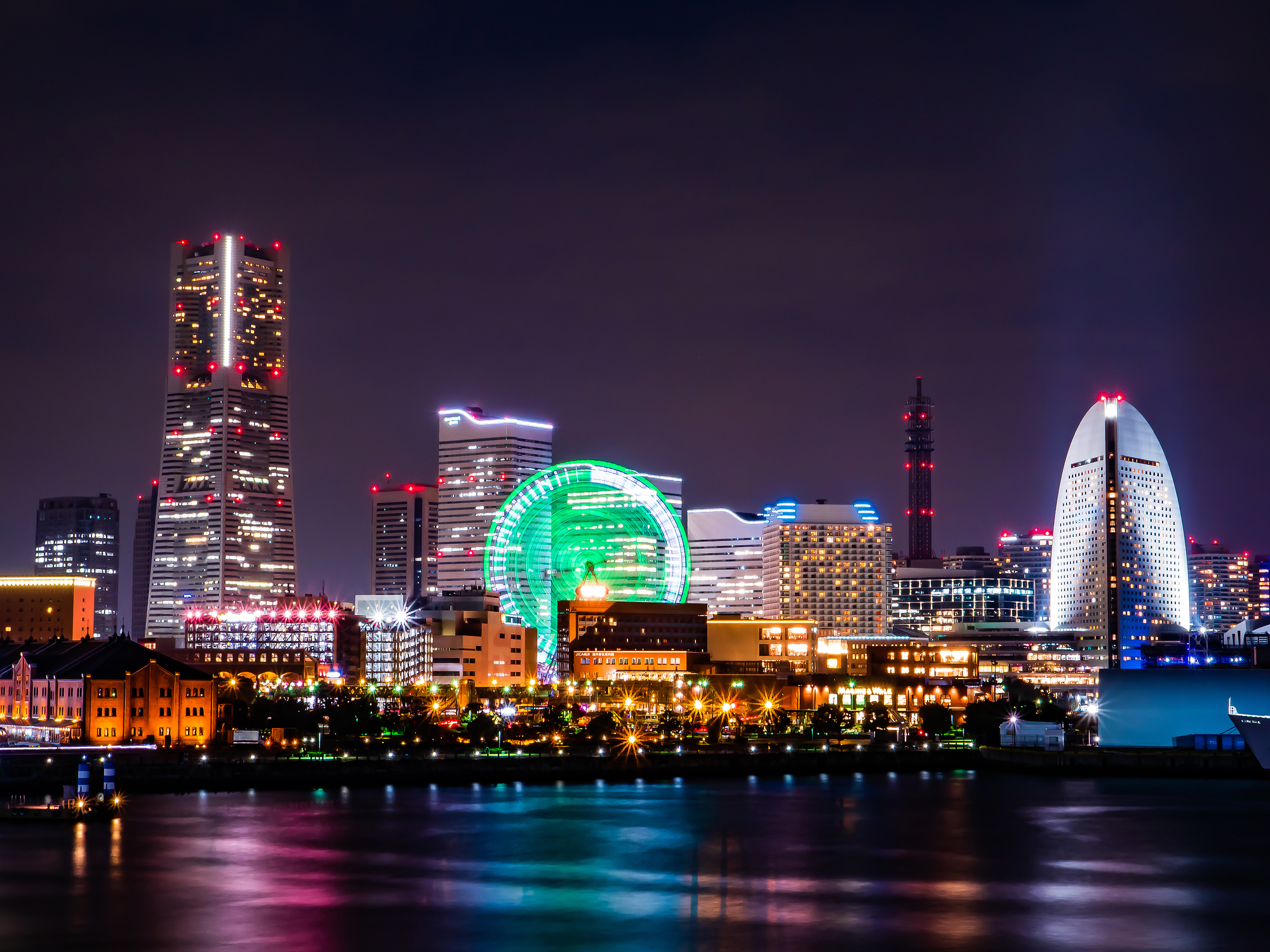 横浜でプロポーズ 夜景を一望できる二人だけの空間でサプライズ クルージングナビ クルージングなら東京湾アニバーサリークルーズ