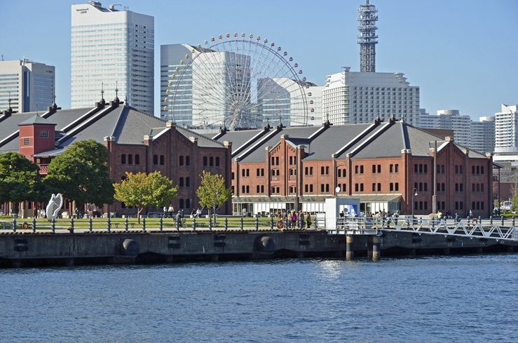 横浜の観光スポットとして人気な赤レンガ倉庫