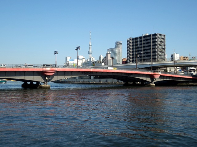 隅田川コースで眺められる両国橋