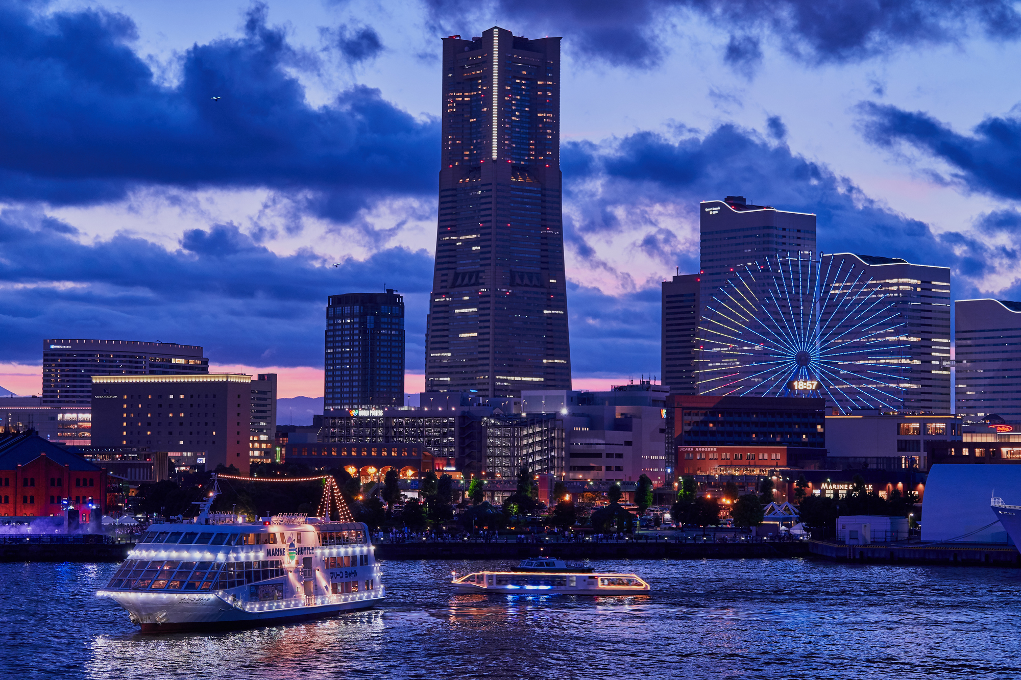 横浜港周辺の美しい夜景