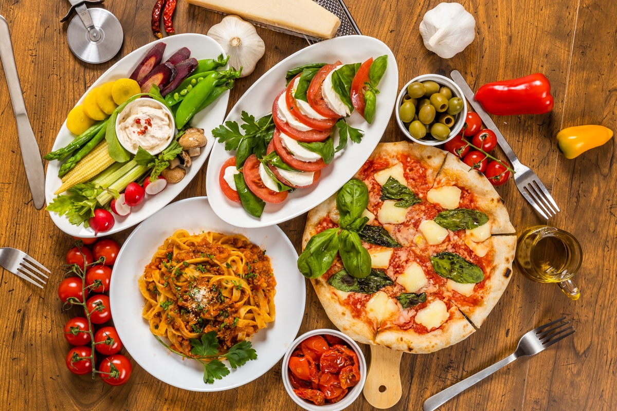 イタリアンのコース　ピザ、パスタ、サラダ