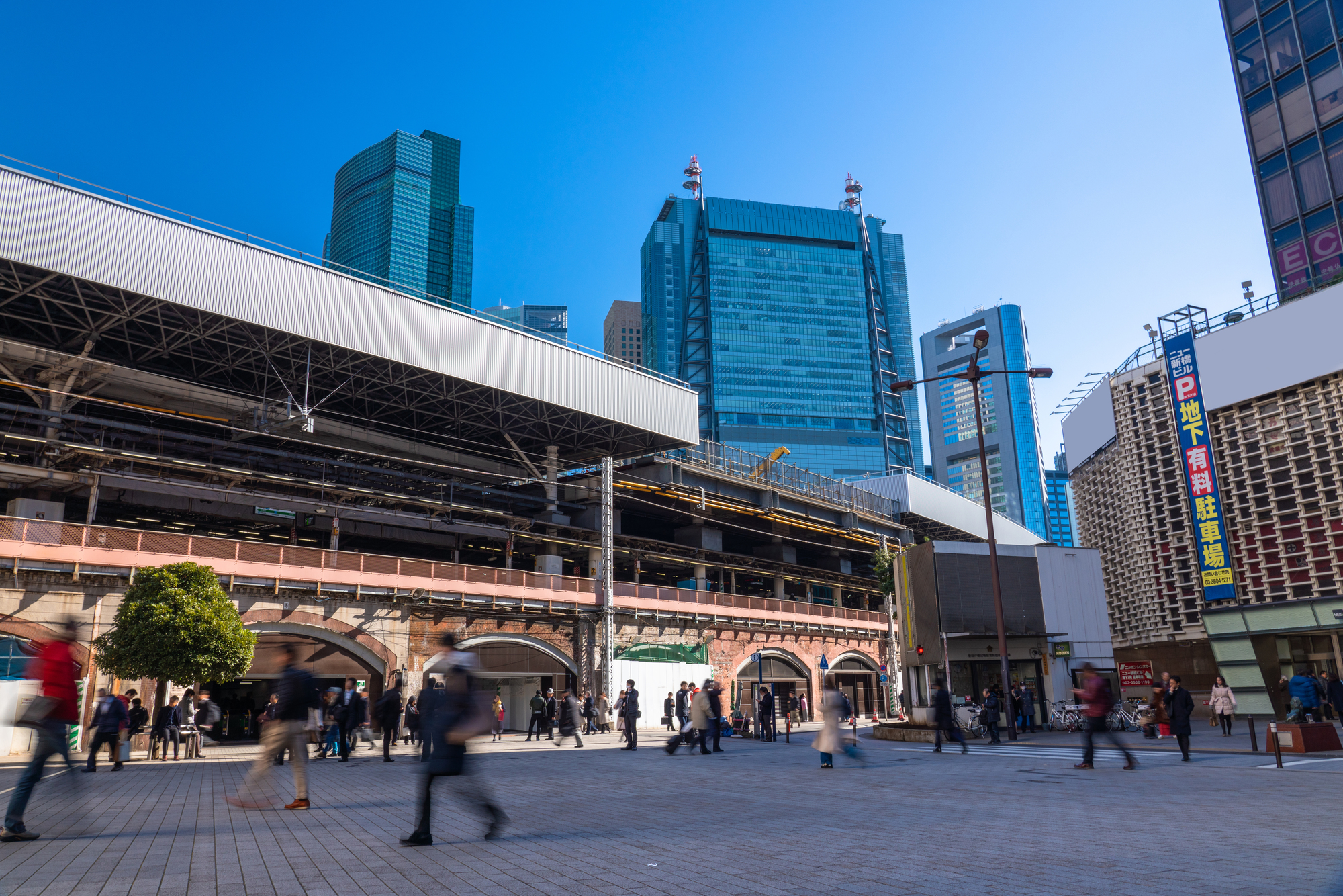 新橋駅前の街並み