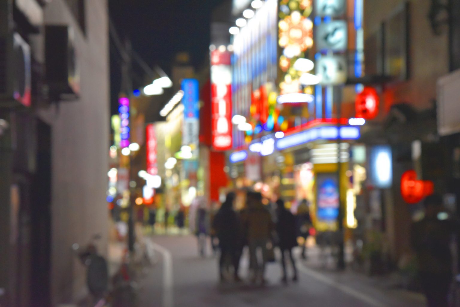 夜の飲み屋街風景