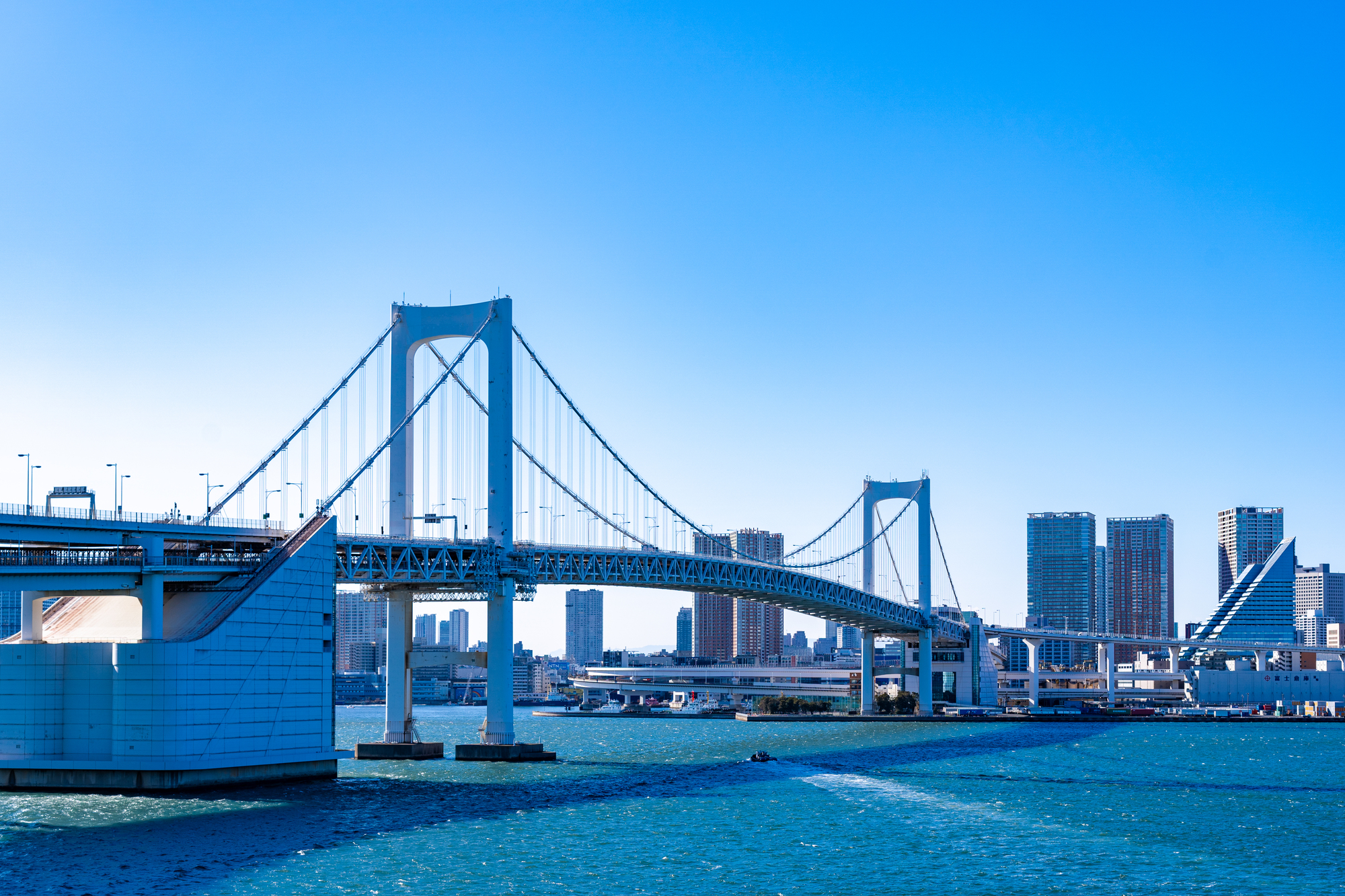 レインボーブリッジと東京湾