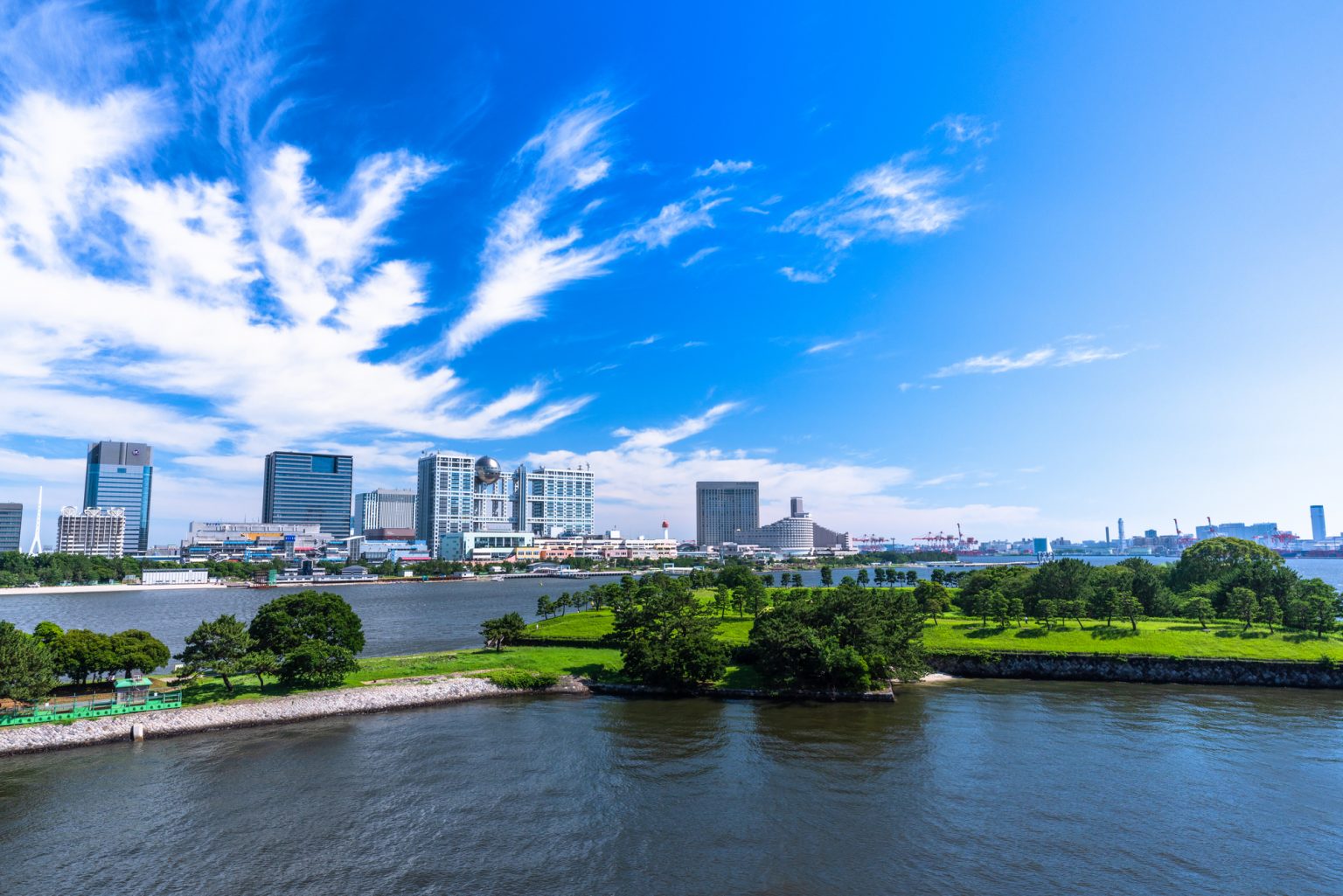 東京湾から見えるお台場