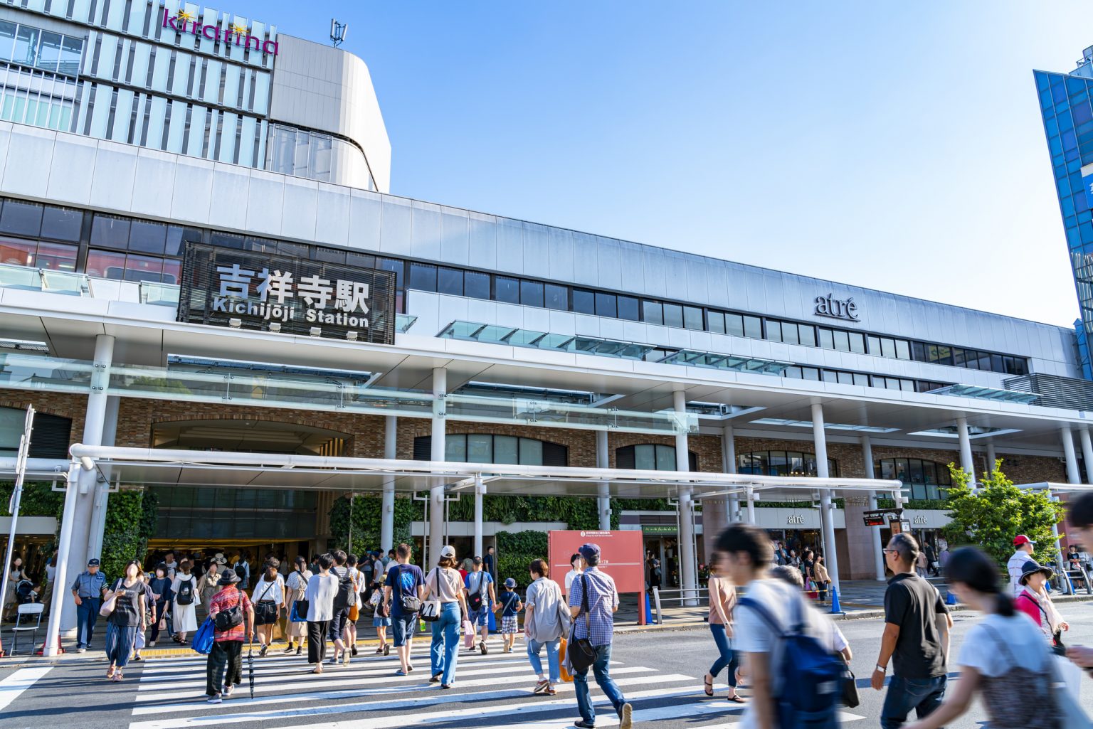 吉祥寺駅の前