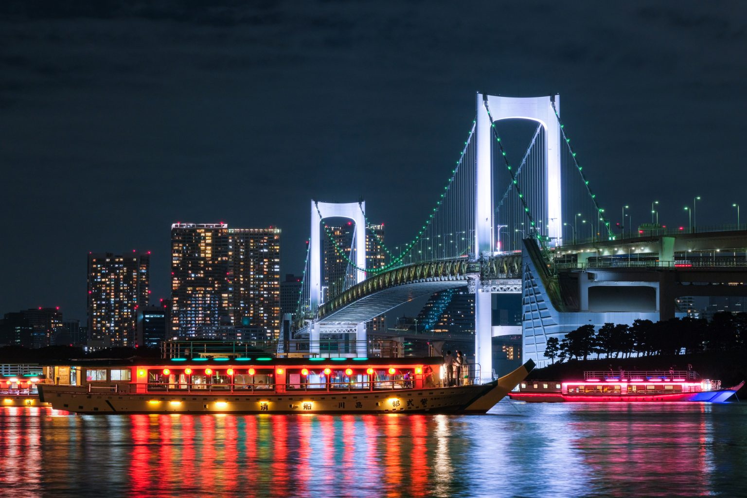 夜景とレインボーブリッジ