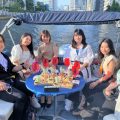 アニー号の船上で集合写真