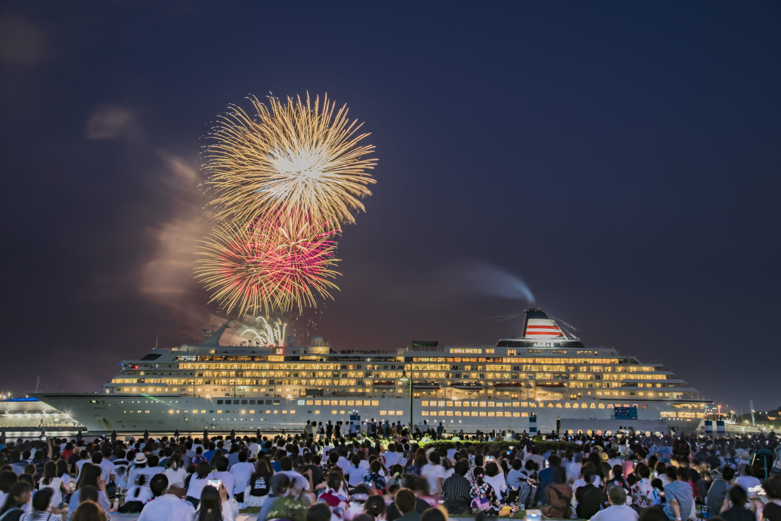 横浜港の花火