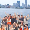 クルージングで集合写真を撮影