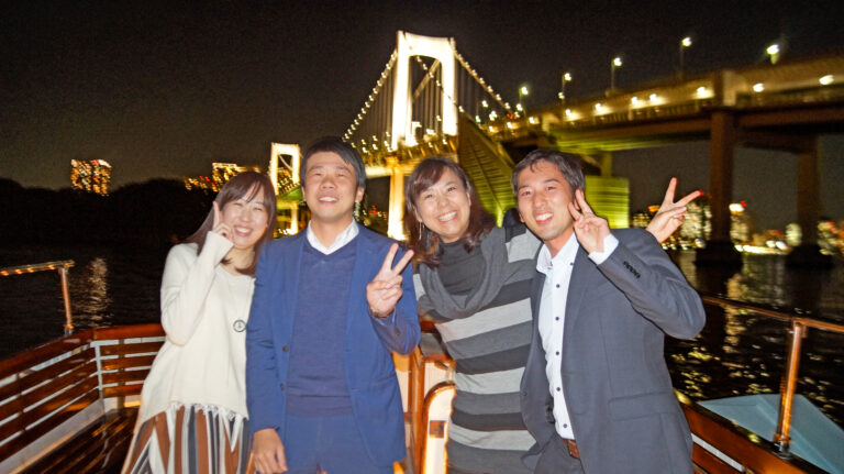 レインボーブリッジと記念写真