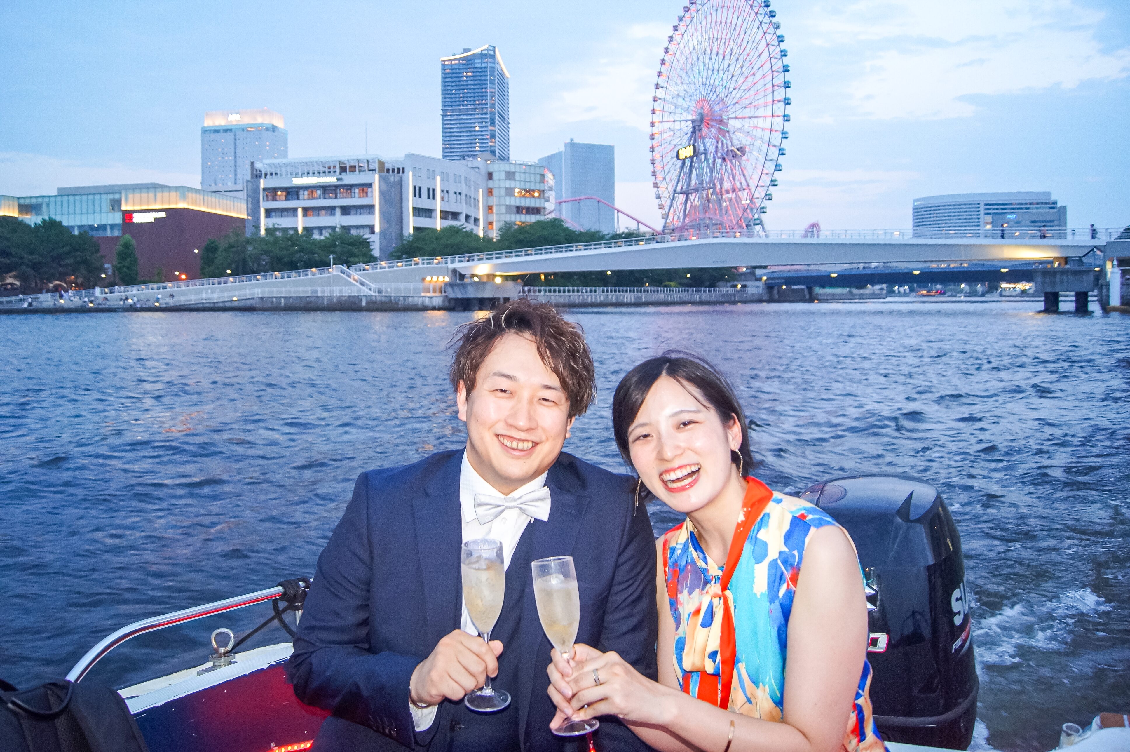 横浜の街をバッツにデッキで乾杯