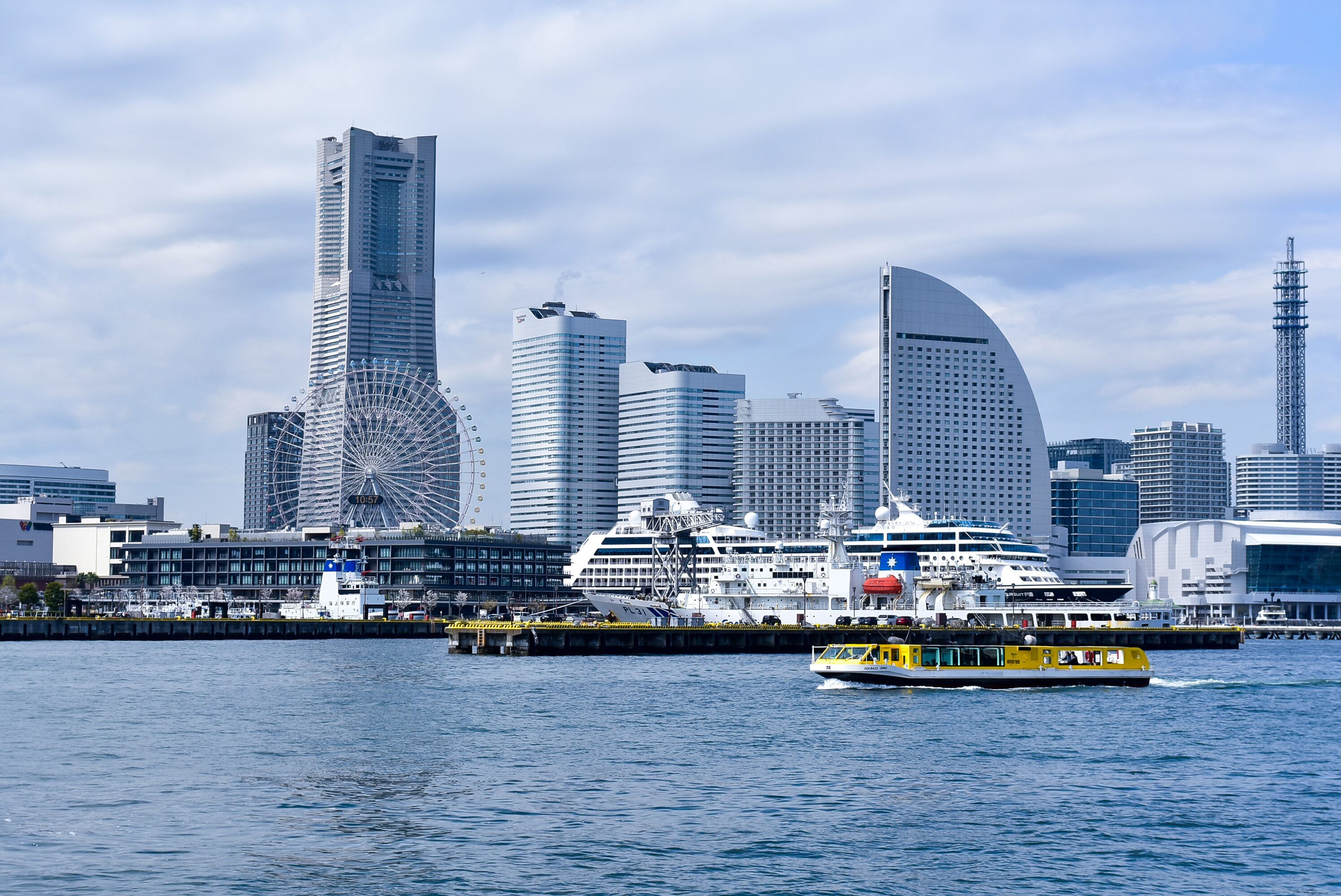昼間の横浜の景色
