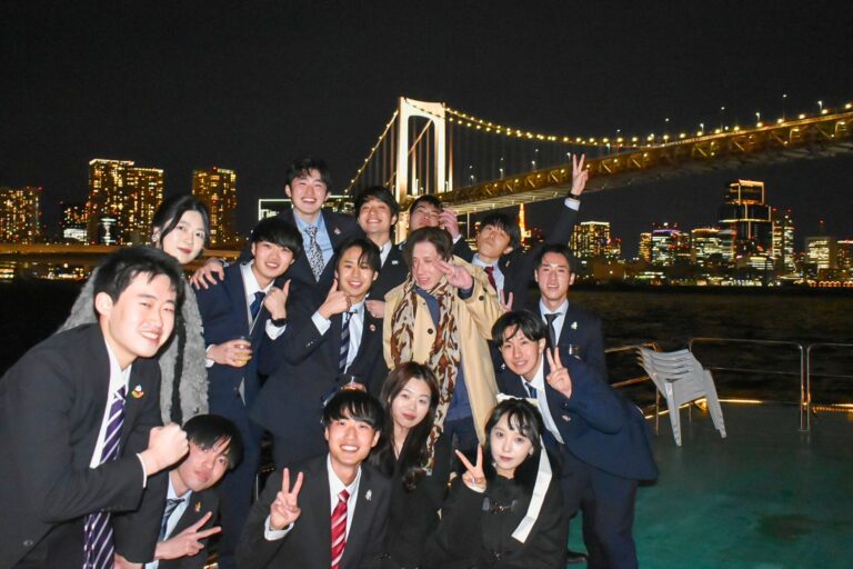 お台場の夜景と記念写真