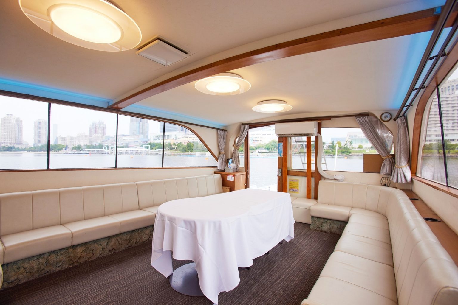 オリエンタルパールの内装