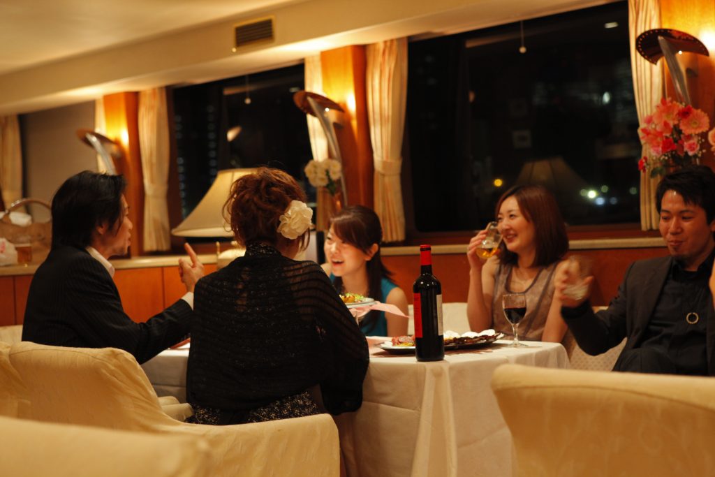 成人式後の船内パーティ