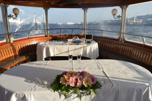 船内パーティー会場