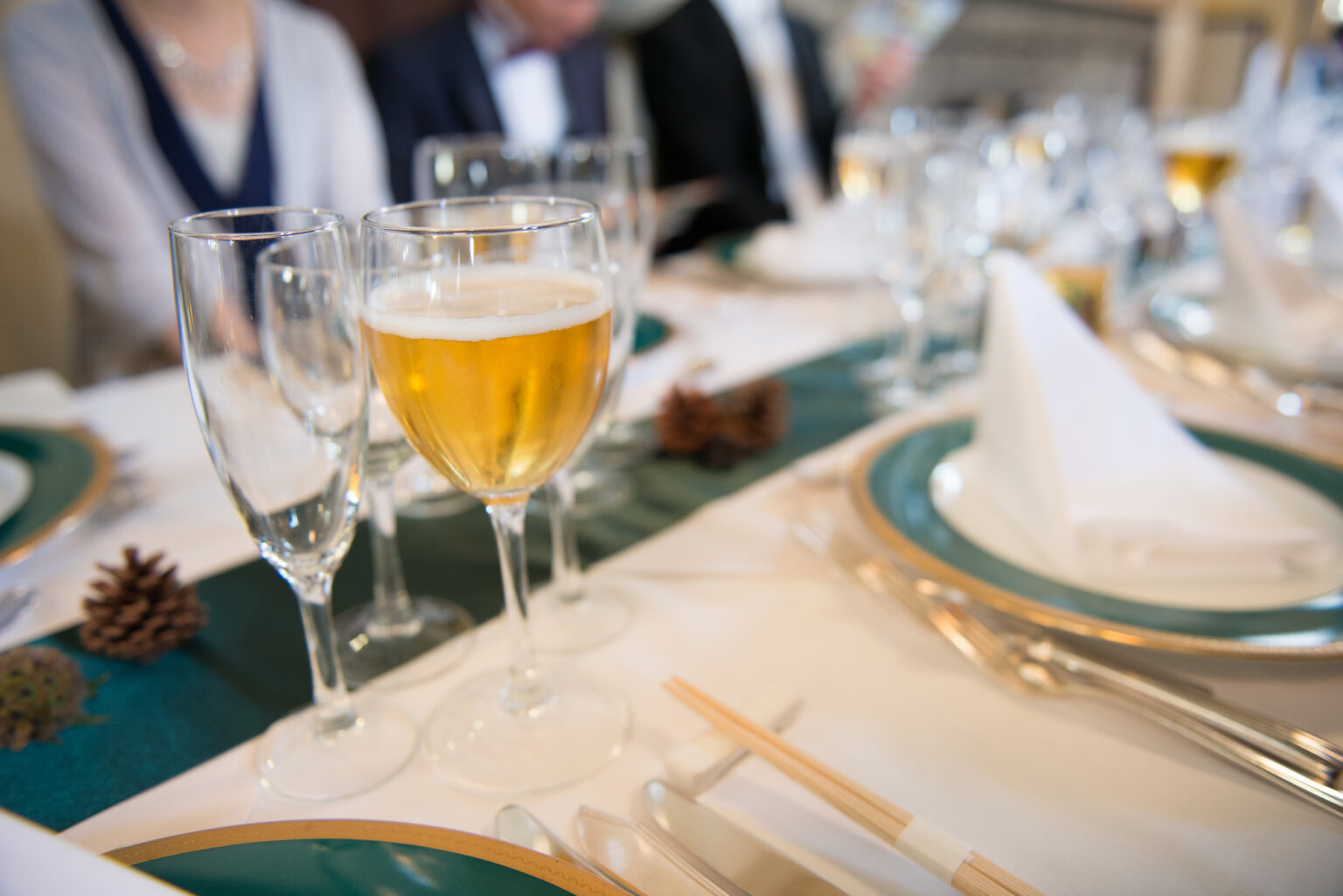 テーブルの上のドリンク